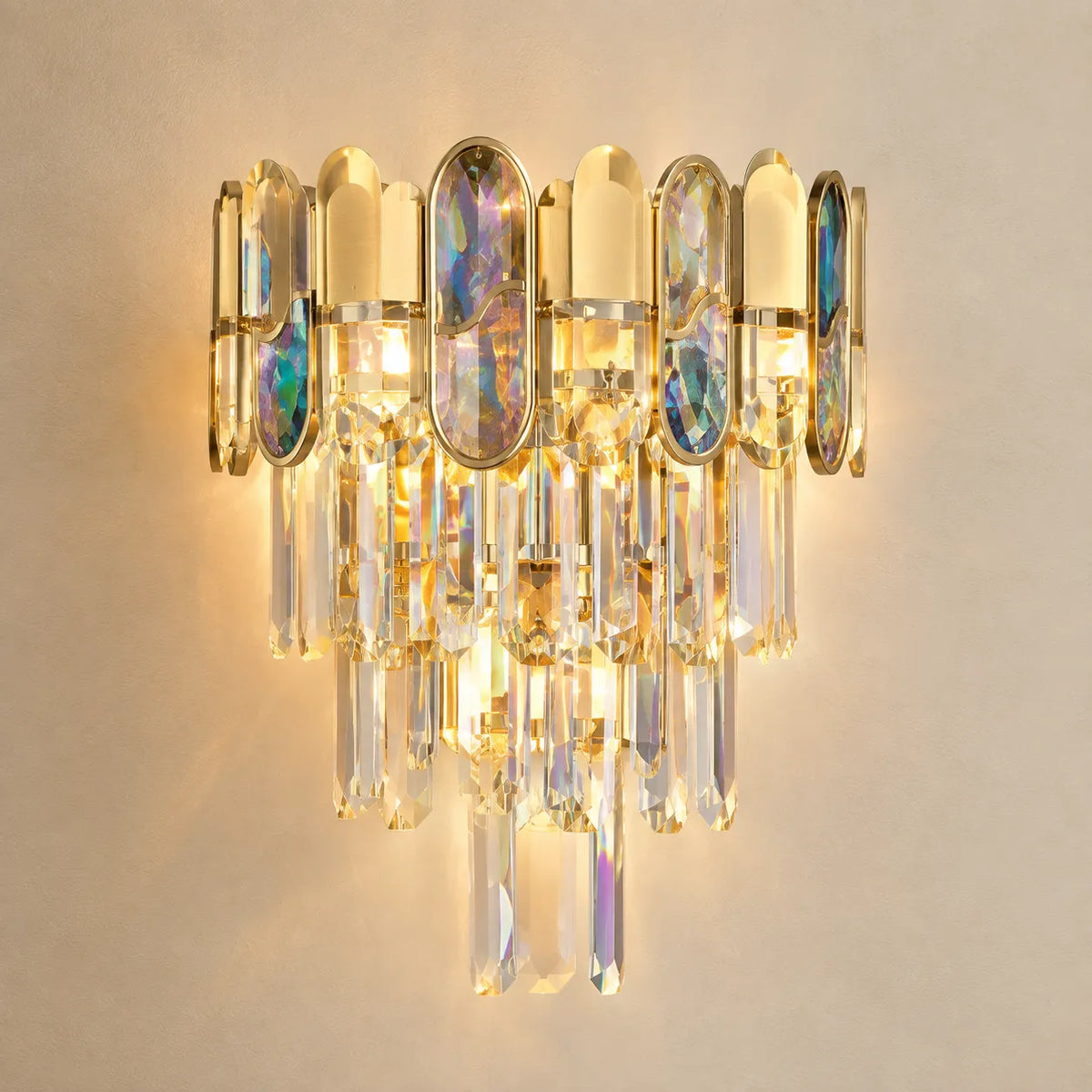 Applique murale dorée en métal et cristal irisé de 28 × 32 cm
