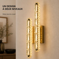 Détail du design à deux niveaux en métal doré et cristal