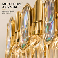 Détail du métal doré et du cristal de l'applique murale
