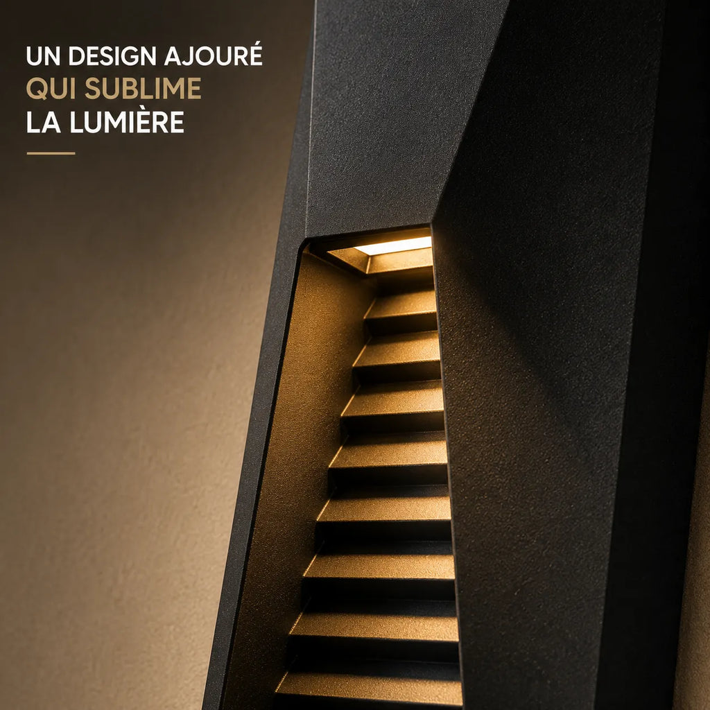 Détail des lamelles et de la finition en aluminium de l'applique murale extérieure LED