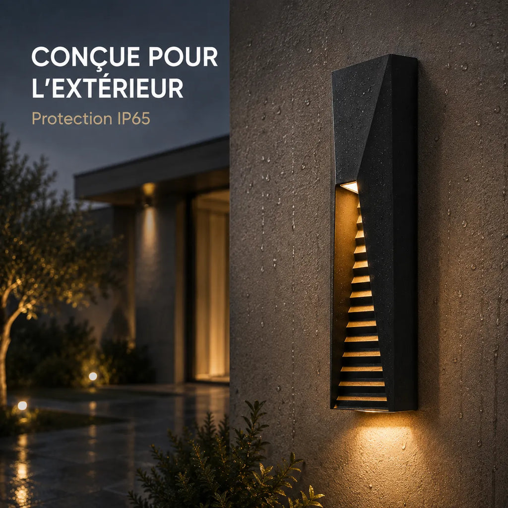 Applique murale extérieure LED en aluminium à façade ajourée installée sur une façade contemporaine