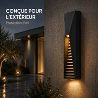 Applique murale extérieure LED en aluminium à façade ajourée installée sur une façade contemporaine