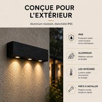 Applique murale extérieure LED noire IP65 installée sur une façade