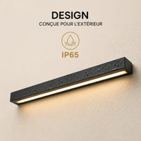 Applique murale extérieure LED linéaire IP65 installée sur une façade