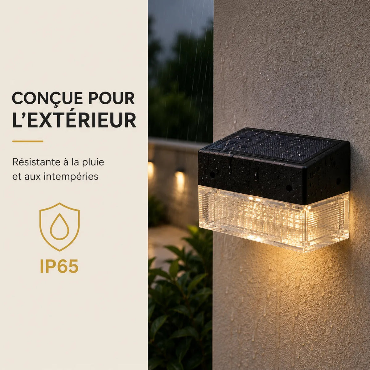 Applique murale extérieure solaire noire IP65 installée sur un mur extérieur
